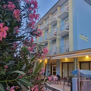 2* Hotel Clara