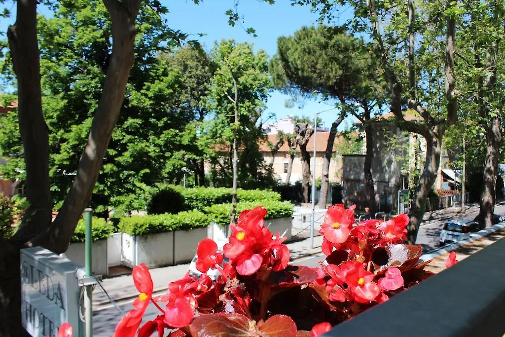 Hotel Leda Rimini 2*,