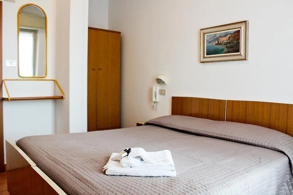 Hotel Leda Rimini 2*,